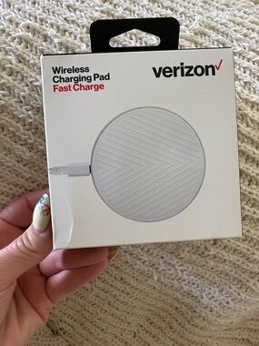 Verizon White Wireless Fast Charge Charging Pad